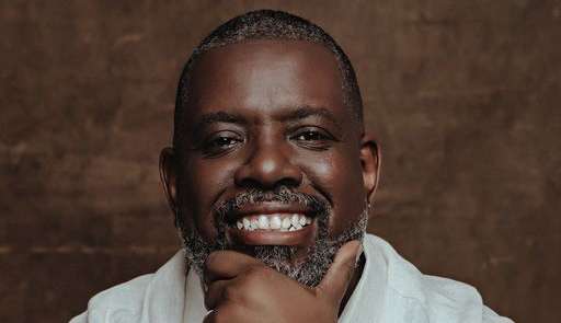 No Dia da Consciência Negra Péricles transforma em música poema de Carlos de Assumpção
