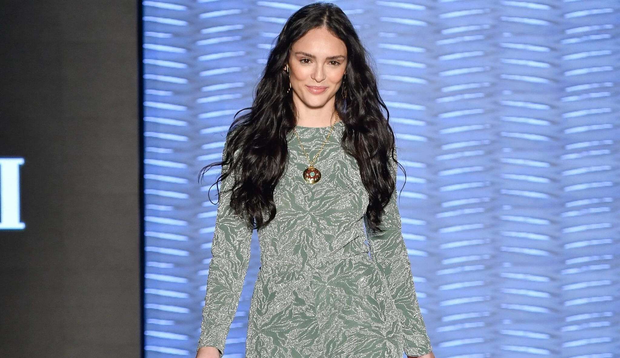 Isabelle Drummond desfila para Lilly Sarti durante o SPFW