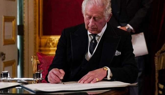 Rei Charles III proíbe prato famoso nos palácios
