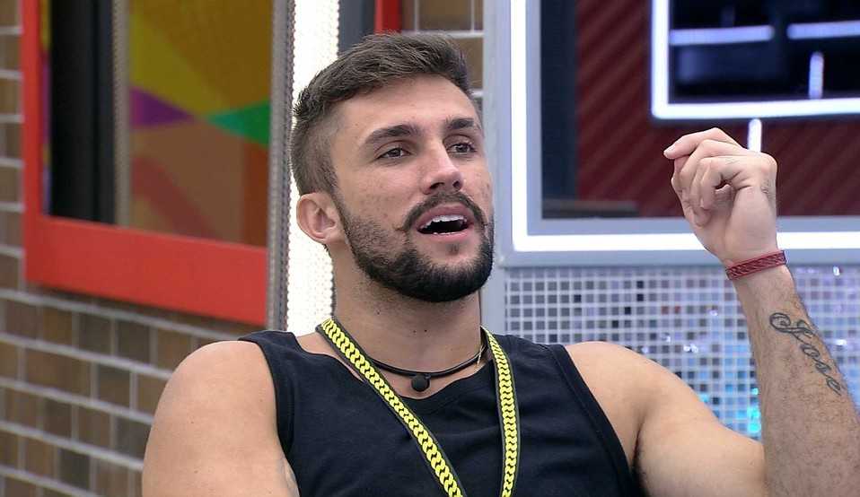 Arthur Picoli estranha comportamento de Viih Tube na casa