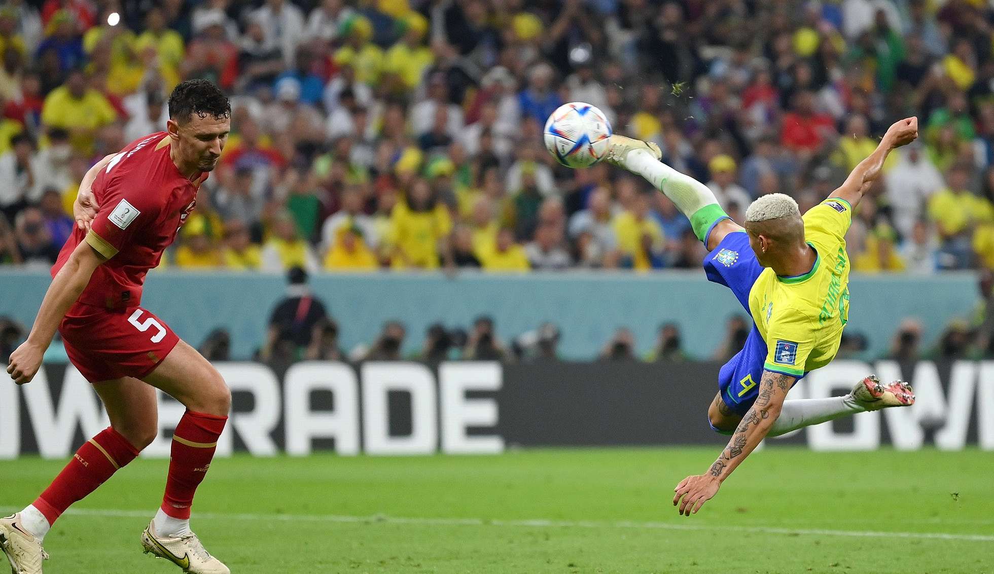 Richarlison marca dois gols na estreia  “Sonho de criança realizado”