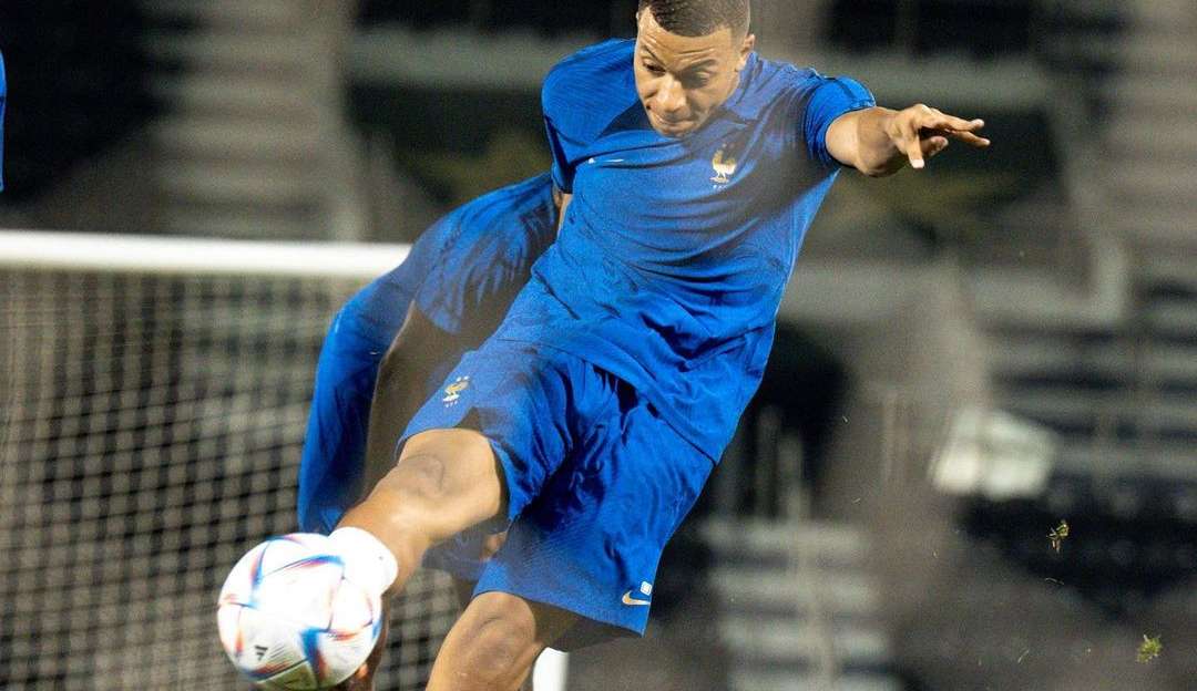 Mbappé participa de treino da França