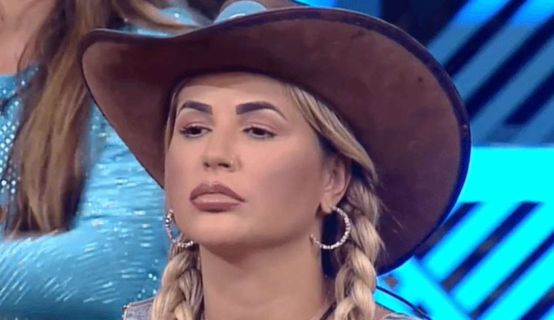 Deolane reencontra mãe após desistência de “A Fazenda”