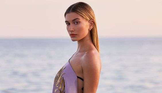 Hailey Bieber é consagrada ícone de beleza mais popular de 2022
