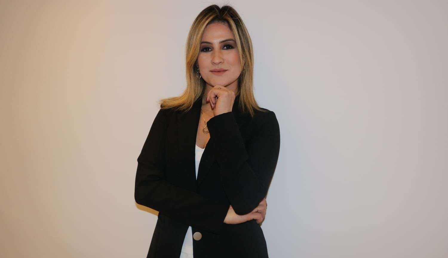 Doutora Raquel Menezes alerta sobre o perigo da queda de cabelo excessiva