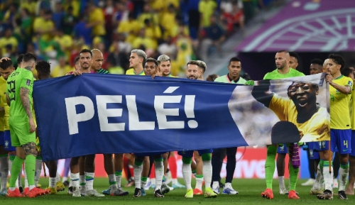 Após homenagem dos jogadores brasileiros, Pelé se pronuncia: “Uma mistura de alívio e felicidade”