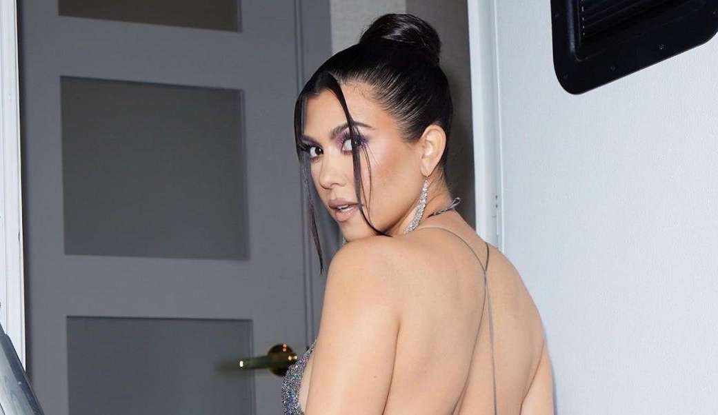 Com Natal chegando, Kourtney Kardashian mostra decoração