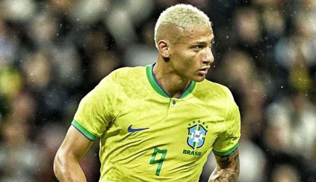 Richarlison homenageia Ronaldo e Neymar com tatuagem em suas costas