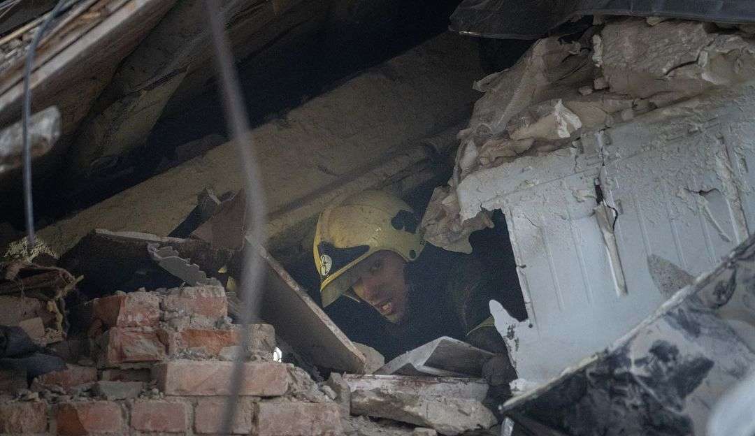 60 dos 76 mísseis disparados pela Rússia são interceptados pela Ucrânia e deixam 13 feridos