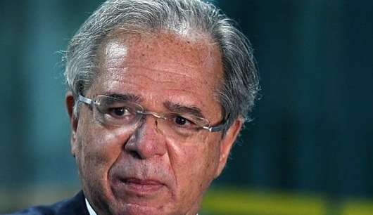 Paulo Guedes se despede de sua residência oficial