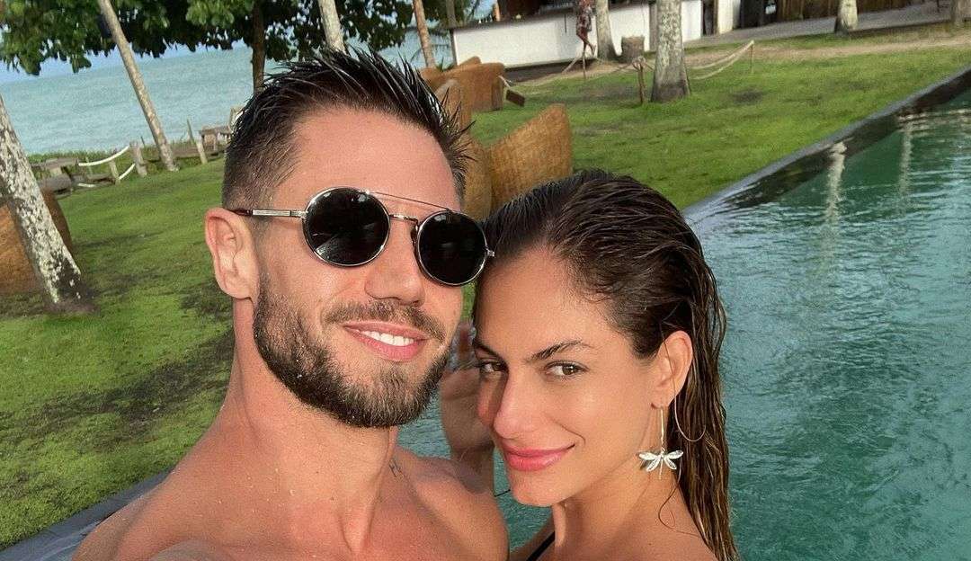 Mari Gonzalez comemora 7 anos de relacionamento com Jonas Sulzbach.