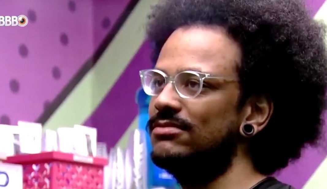 Rodolffo faz comentário sobre cabelo de João Luiz e brother cai no choro: “As pessoas precisam perceber que isso é errado”