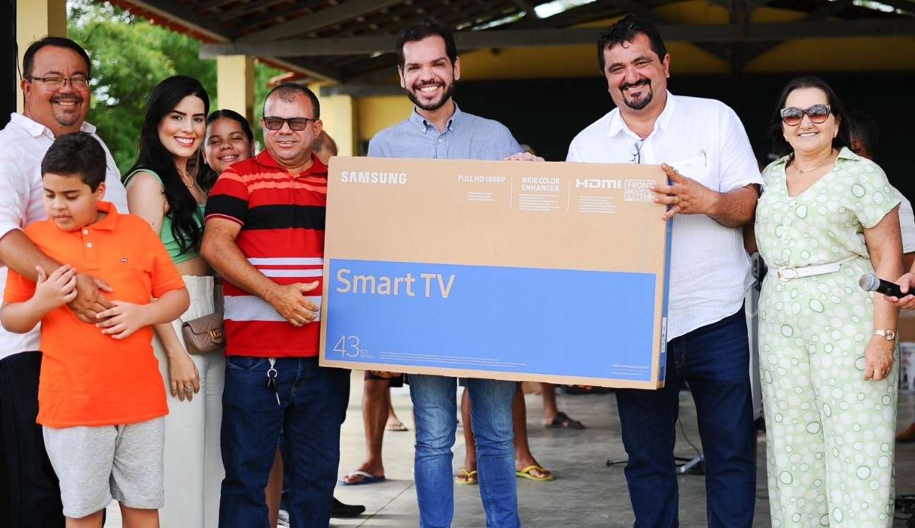 Secretária Camilla Garrote, participa de Confraternização do município