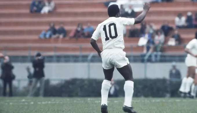 Família de Pelé pedirá ao Santos para aposentar a camisa 10