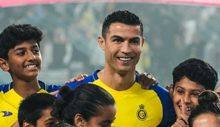 CR7 exalta trajetória na Europa, revela proposta de clube brasileiro e fala sobre planos no Al-Nassr