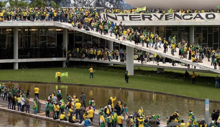 Novas cenas registradas sobre o vandalismo do Palácio do Planalto foram divulgadas