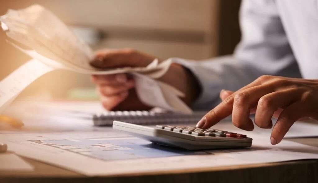 Brasil alcança marca histórica de endividados: maioria é mulher jovem e pobres