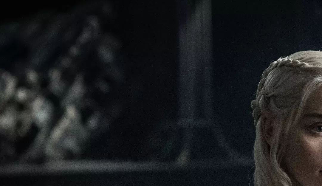 Emilia Clarke afirma não ter visto “A Casa do Dragão”