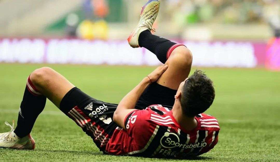 Ferraresi vai passar por cirurgia e pode não jogar mais pelo São Paulo e Rafinha não tem fratura