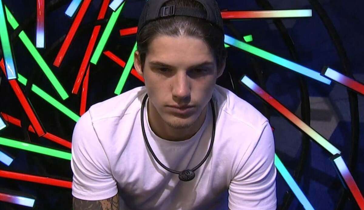 Gabriel Tavares é criticado na internet por conta do relacionamento com Bruna Griphao