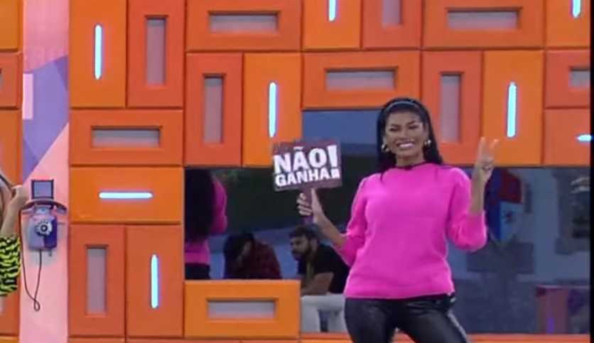 João diz que Pocah não ganha o ‘BBB 21’ e cantora debocha: ‘Tá ótimo, tudo de bom’