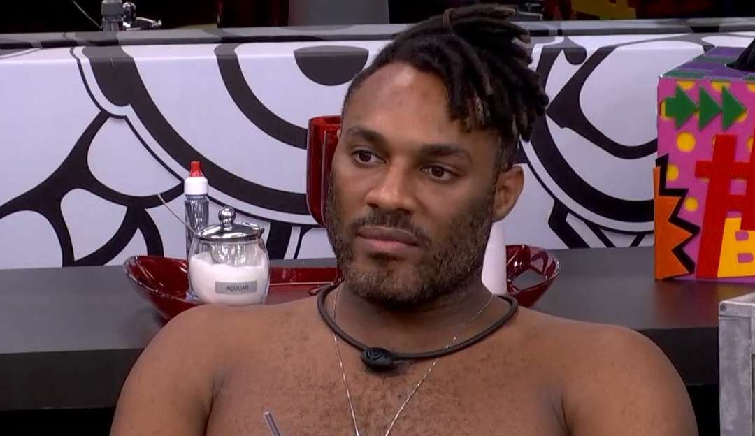 Com cards extras, Fred Nicácio observa movimentações de Amanda na casa e dispara: “Planta carnívora”