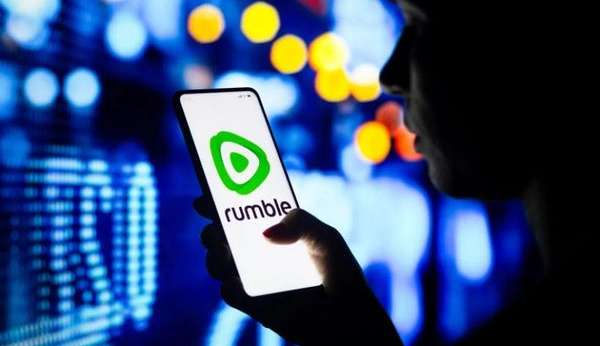 Influenciadores que tiveram suas redes sociais suspensas estão se migrando para o Rumble