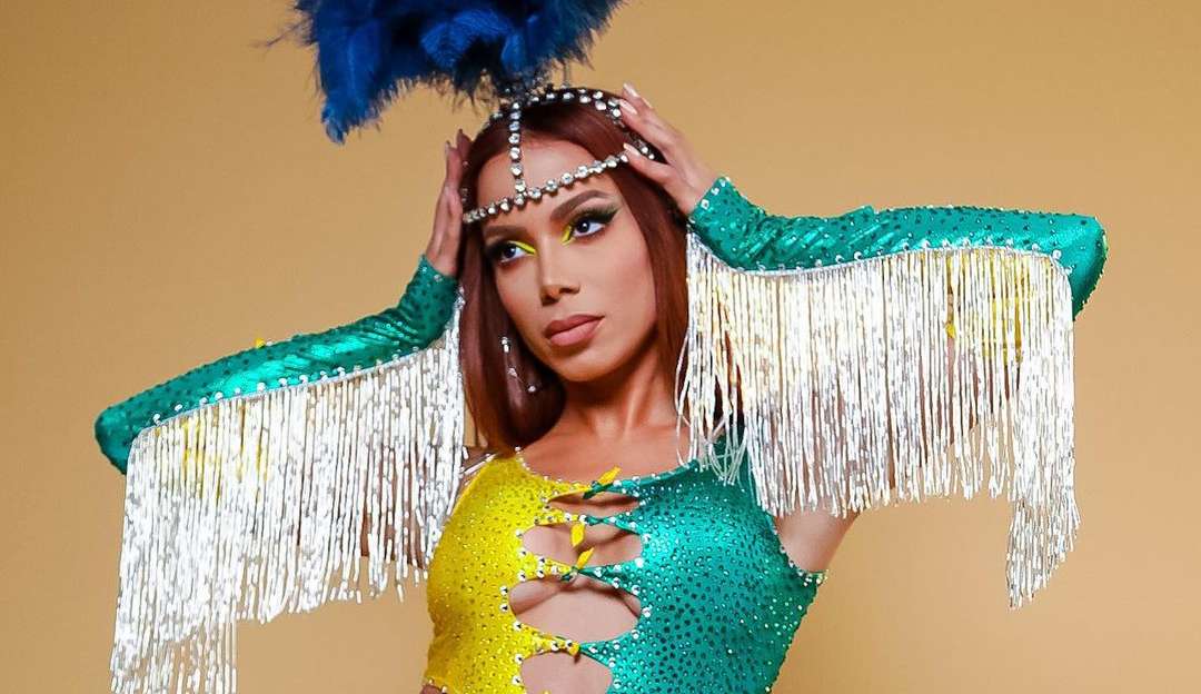 Anitta rebate críticas após cena de novo projeto vazar