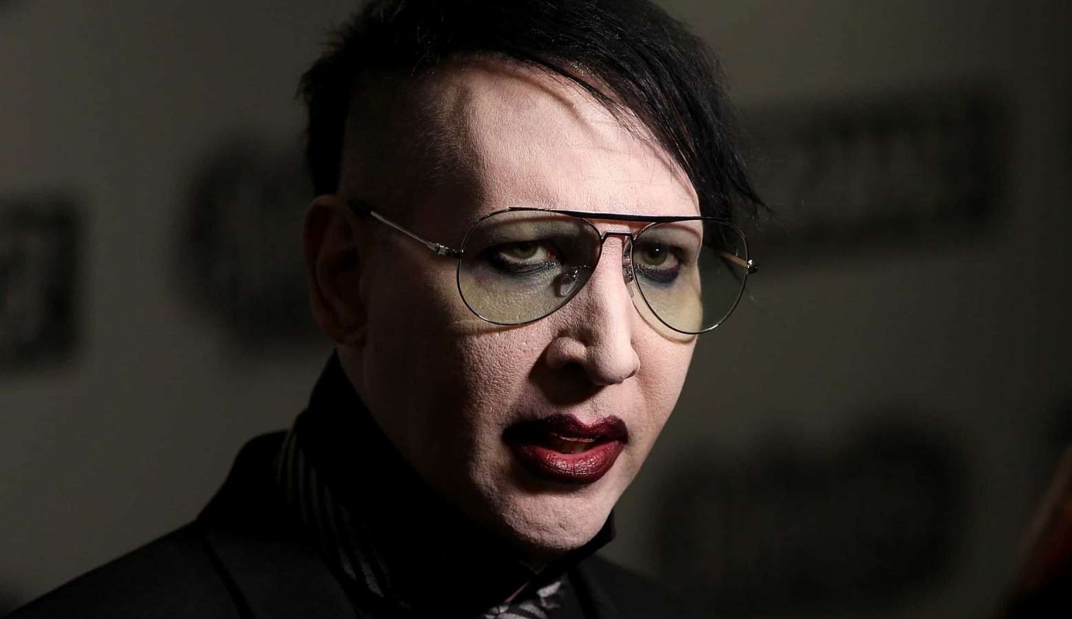 Marilyn Manson é acusado de abusar sexualmente de adolescente em 1995
