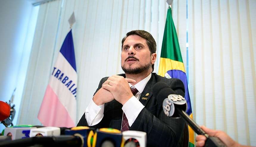 Do Val relata ter sido levado à reunião para tratar de plano golpista por carro presidencial