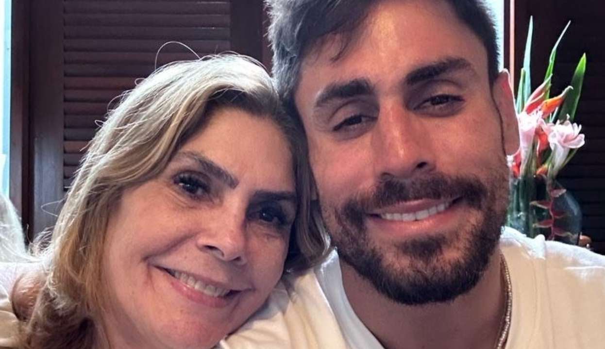 Mãe de Cara de Sapato comenta sobre suposto relacionamento do filho fora do BBB