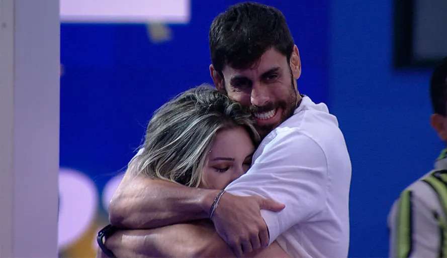 Internautas reagem às comemorações de Amanda e Cara de Sapato após formação de Paredão