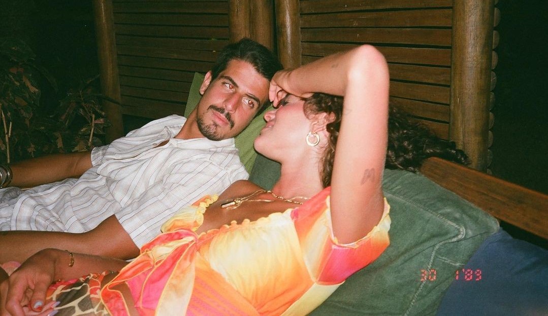 Em post romântico, Bruna Marquezine parabeniza Enzo Celulari: “/”/Feliz aniversário, amor meu”/”/