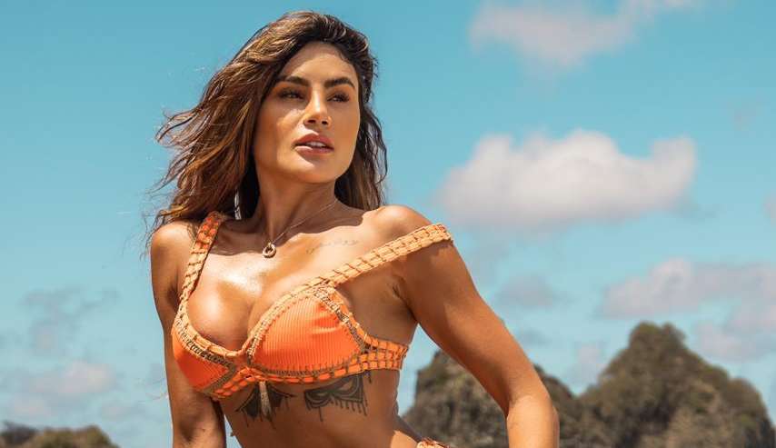 Natacha Horana opina sobre mulheres que não são da comunidade com o posto de musa