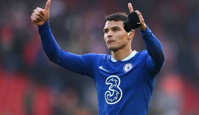 Chelsea renova o contrato do brasileiro Thiago Silva