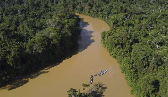 Barcos estão autorizados a retirar pacificamente garimpeiros das terras Yanomami