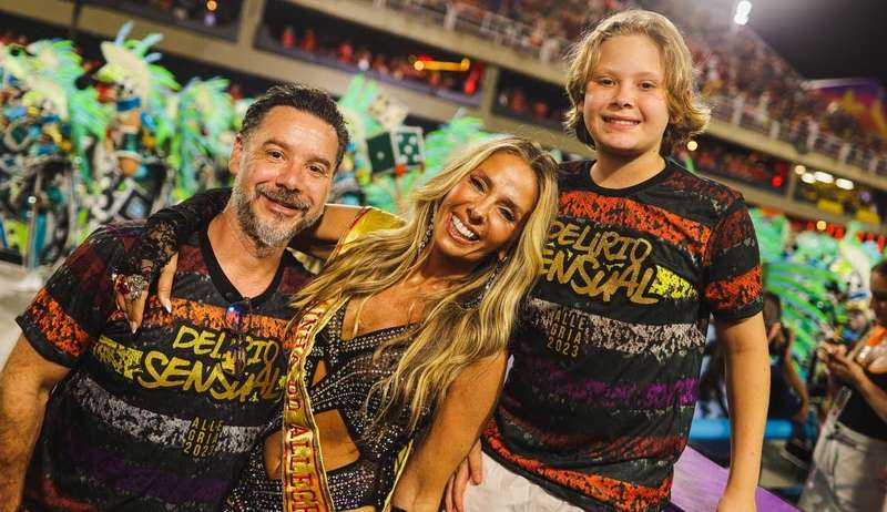 Famosos esbanjam simpatia e samba no pé no Camarote Allegria, na Sapucaí