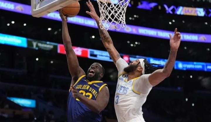 Lakers seguem na luta por um lugar nos playoffs