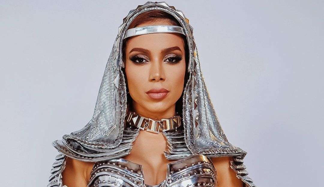 Anitta agradece pelo fim do carnaval e afirma “Tudo dói”