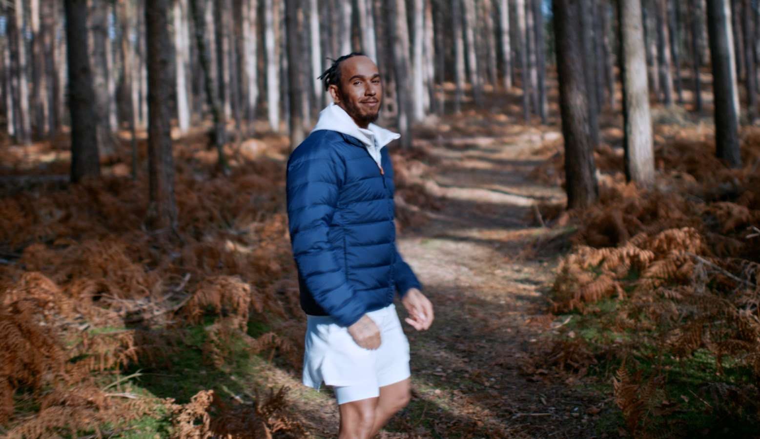 Lewis Hamilton é a nova estrela do Banco Itaú