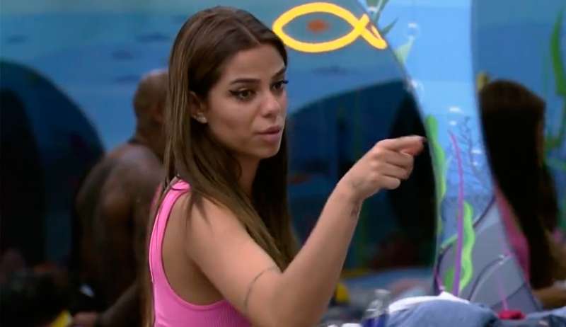 Key Alves analisa movimentação de um brother na festa