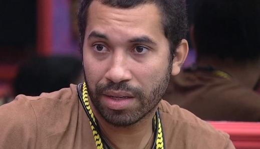 Fiuk, Arthur e Pocah alertam Gilberto sobre Viih Tube