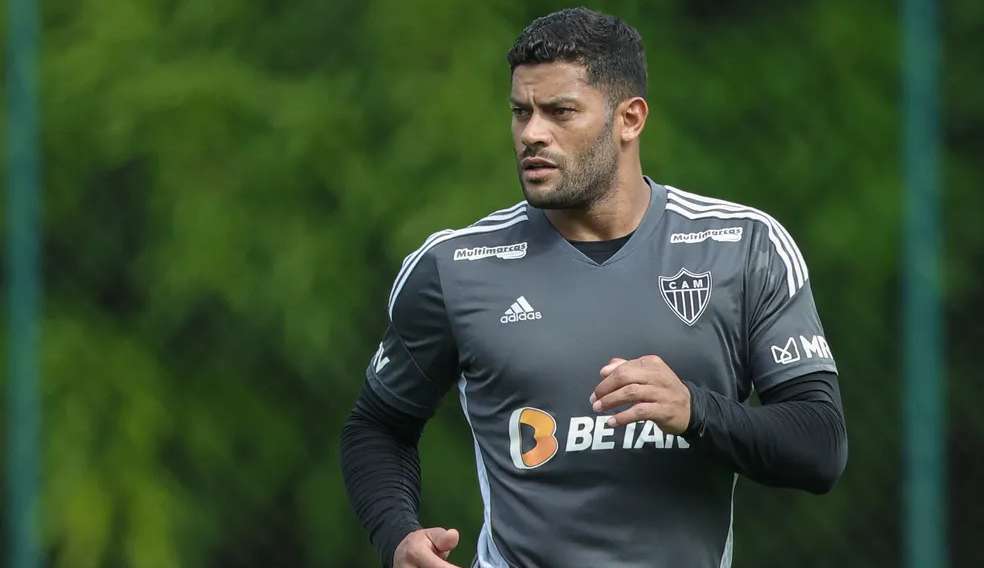 Hulk comemora dois anos no Atlético-MG com idolatria e novas marcas