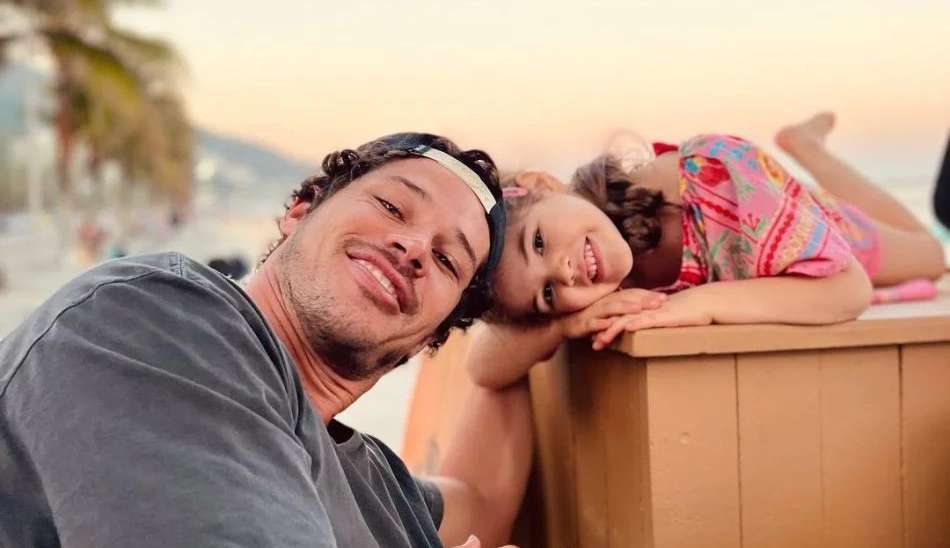 José Loreto fala sobre carreira, paternidade e vida amorosa à Vogue