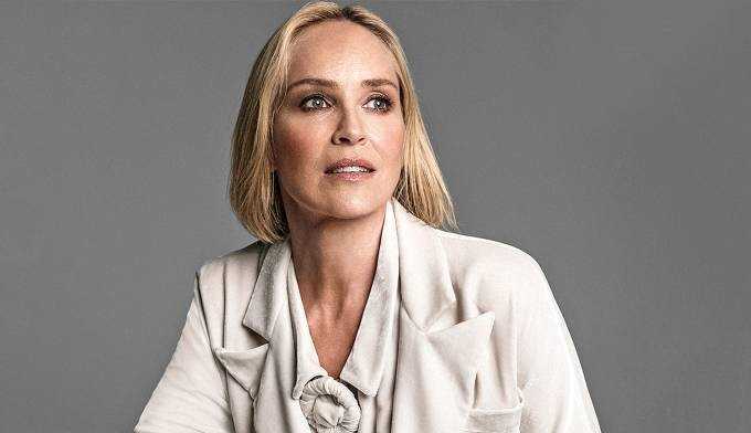 Sharon Stone fala sobre hemorragia vascular cerebral: “/Literalmente empurrou meu cérebro para a frente do meu rosto”/