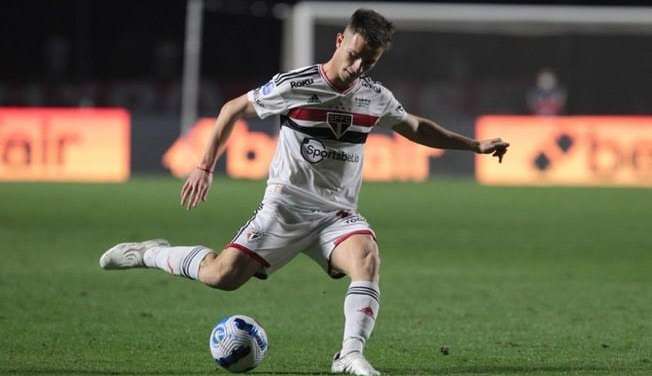Gallopo joga apenas 15 minutos em partida e precisa ser substituído