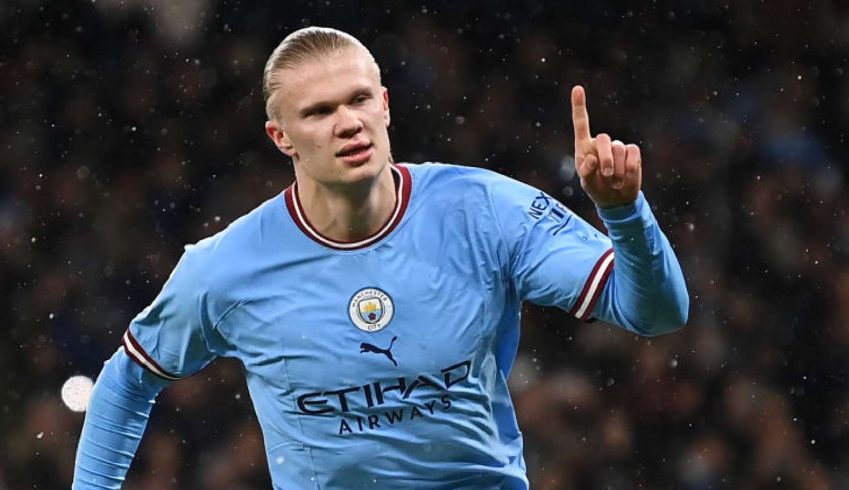 Manchester City goleia e avança na Champions League