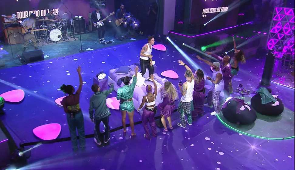 Nx Zero faz apresentação no palco do BBB23