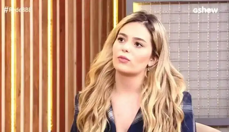 Viih Tube dorme com namorado e mostra banho após eliminação no BBB