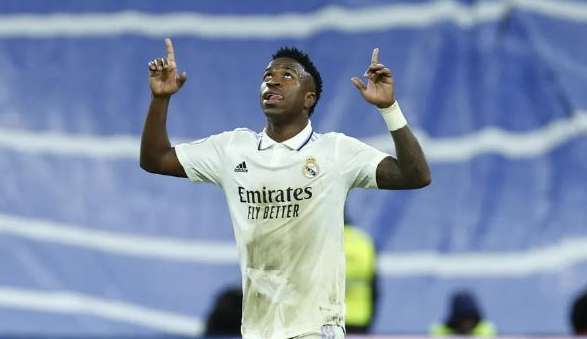 Vinícius Junior sofre racismo em jogo contra o Barcelona